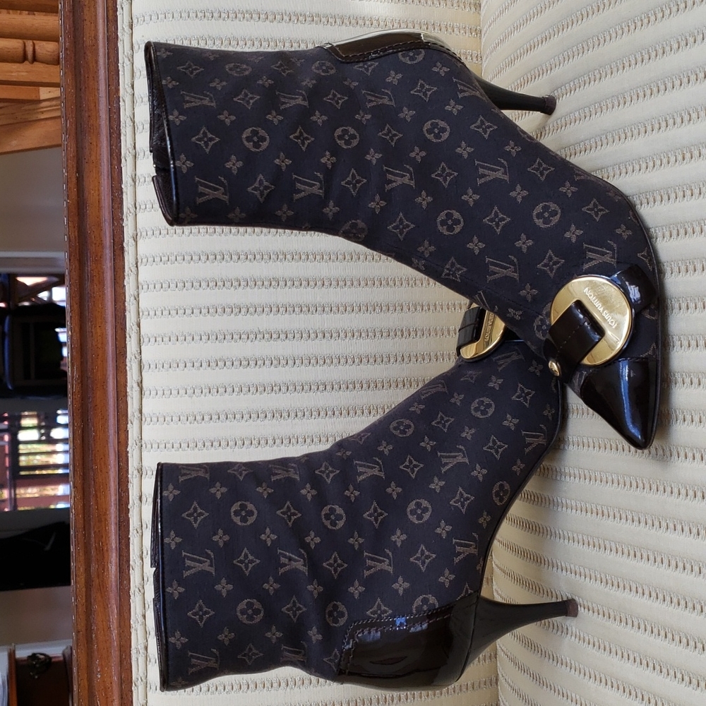 LOUIS VUITTON LV MONOGRAM CANVAS AND PATENT LEATHER ANKLE BOOTS - Picture 3 of 12